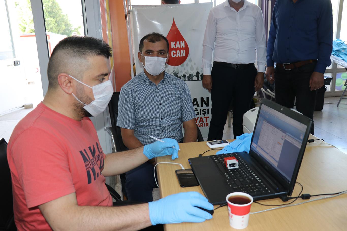 İmam hatip okullarından Kızılay'ın kan bağışı kampanyasına destek